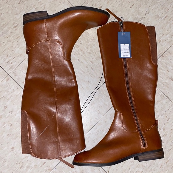 Brown leather boot, smaller heel. Condition: brand new, never worn - Picture 1 of 2